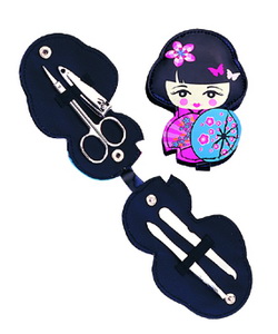 พรีเมี่ยมชุดอุปกรณ์ ตัดแต่งเล็บ ในซองหนังรูปตุ๊กตา Manicure Set สกรีนโลโก้ได้