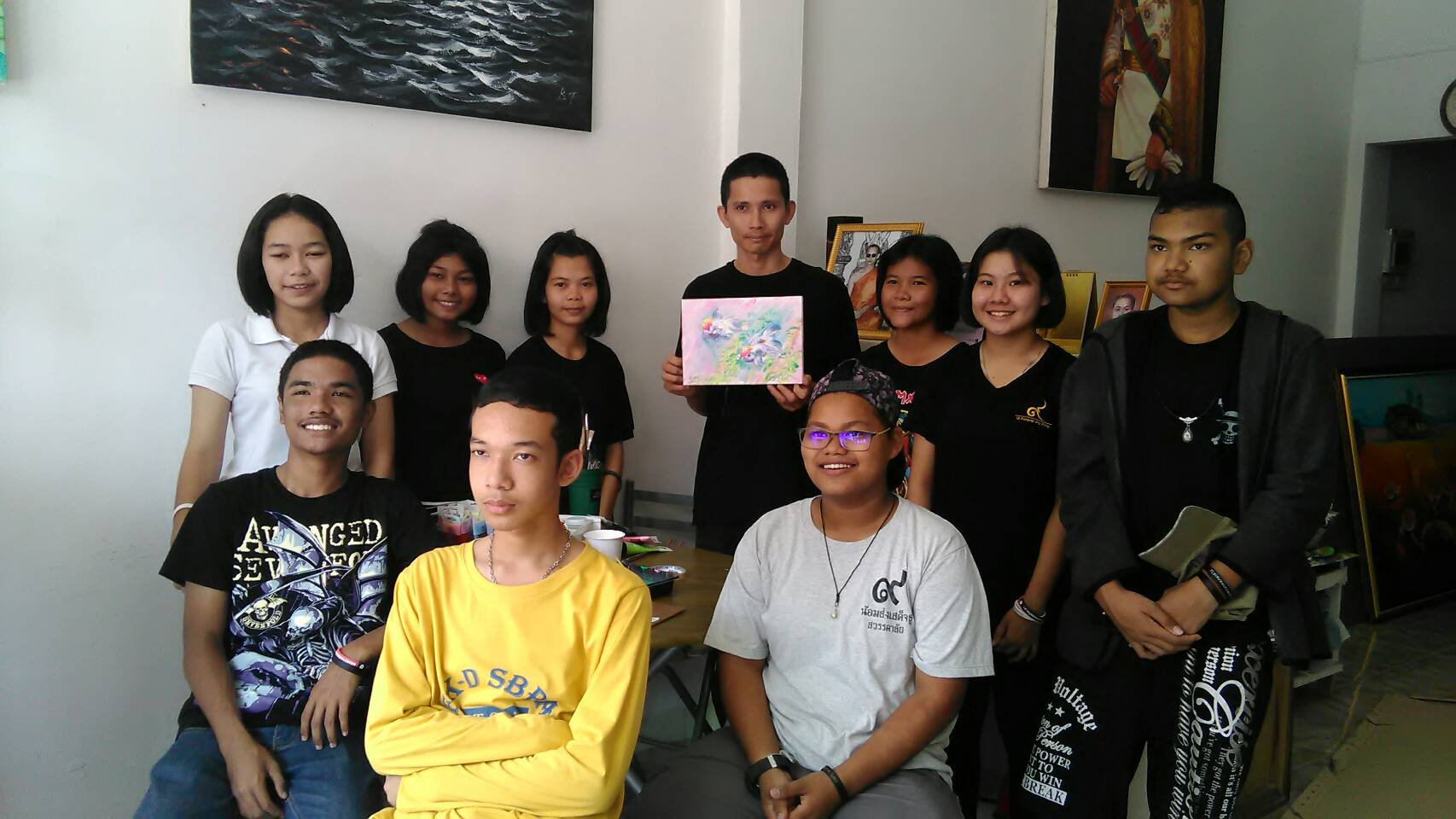 วันนี้ ทางกลุ่มนักเรียนโรงเรียนสตรียะลา ได้มาขอสัมภาษณ์เพื่อนำไปทำโครงงาน เกี่ยวกับคนทำงานศิลปะในภาคใต้ และได้มีการสาธิตวาดภาพเพื่อมอบให้กับกลุ่มนักเรียน