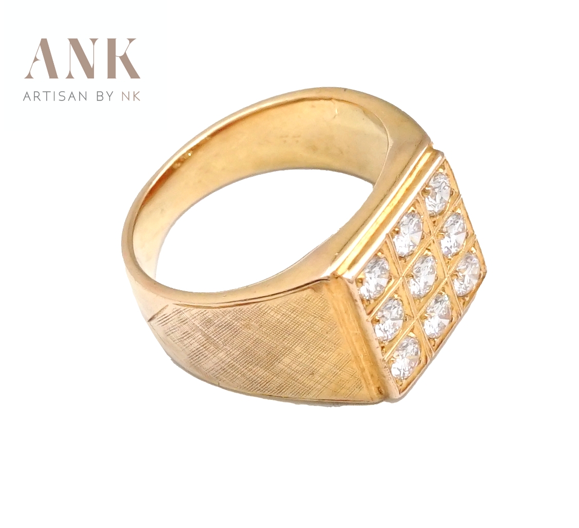 สะท้อนความหรูหรา มีระดับ ด้วยแหวนทอง 22K ฝังเพชร 9 เม็ด 1.36 กะรัต น้ำ 98 VVS