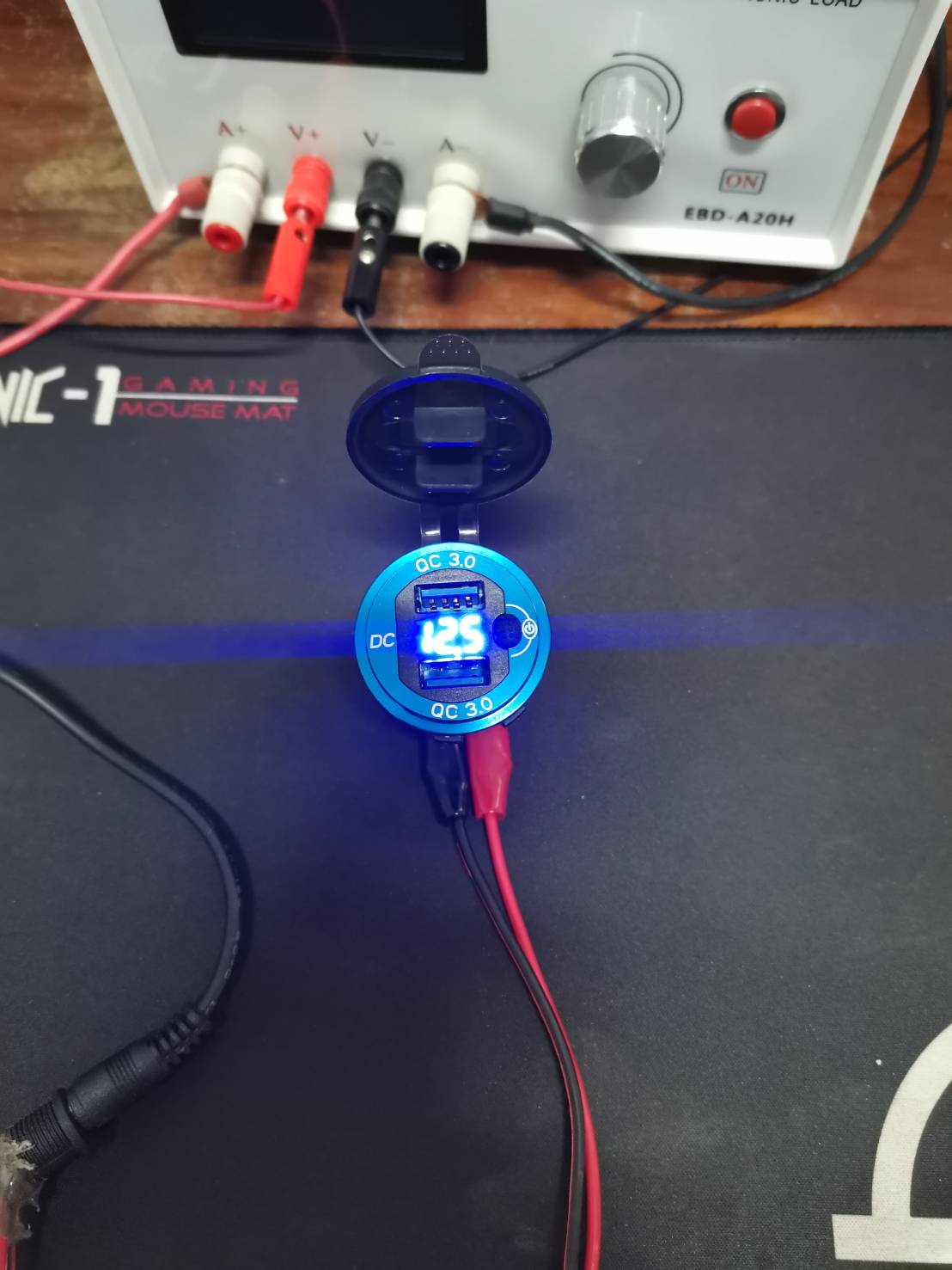 USB Charger อลูมิเนียม QC 3.0A พร้อมสวิทช์สัมพัส งานดี ไฟสวย ชาร์จเร็ว Power Box / รถยนต์