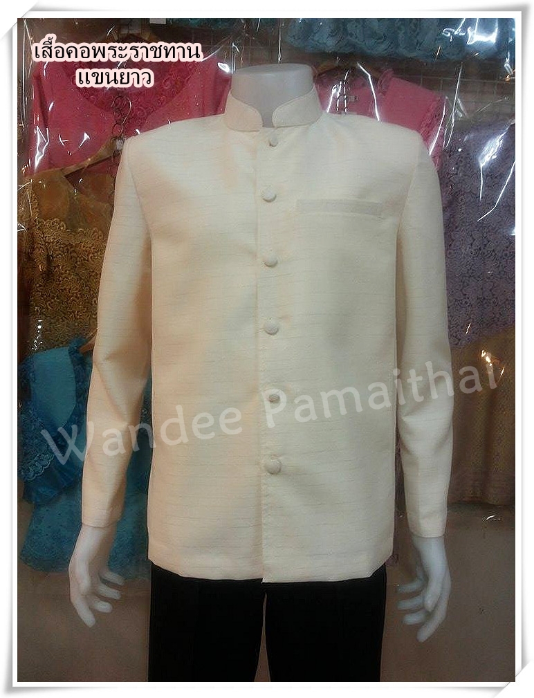 เสื้อผ้าไหมชายสีครีมขาว คอพระราชทาน แขนสามส่วน ซับผ้ากาวทั้งตัว กระเป๋า 3 ใบ เบอร์ XXL