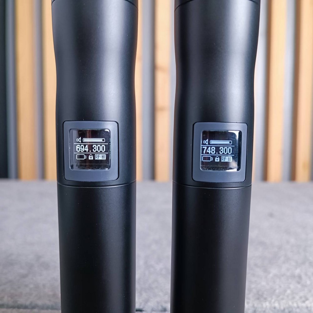 MICROTECH MT111D V3 ไมค์ลอยมือถือคู่UHF ไมค์ลอยคู่ ไมค์คาราโอเกะ MT-111D V3 แถม อุปกรณ์ย้ายเสา กระเป๋าเก็บไมค์ MT 111 D MT111 D MICRO TECH ไมโครเทค ไมค์ลอย - ถือคู่ ไมโครโฟนไร้สาย สามารถปรับเซ็ทที่ตัวเครื่อง และ ตัวไมค์ได้เลย เอไอ-ไพศาล +++