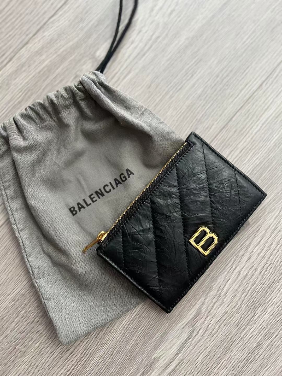**do** กระเป๋าใส่บัตรมีช่องชิป Balenciaga WOMEN'S CRUSH LONG COIN AND CARD HOLDER QUILTED IN BLACK สินค้าใหม่ ของแท้