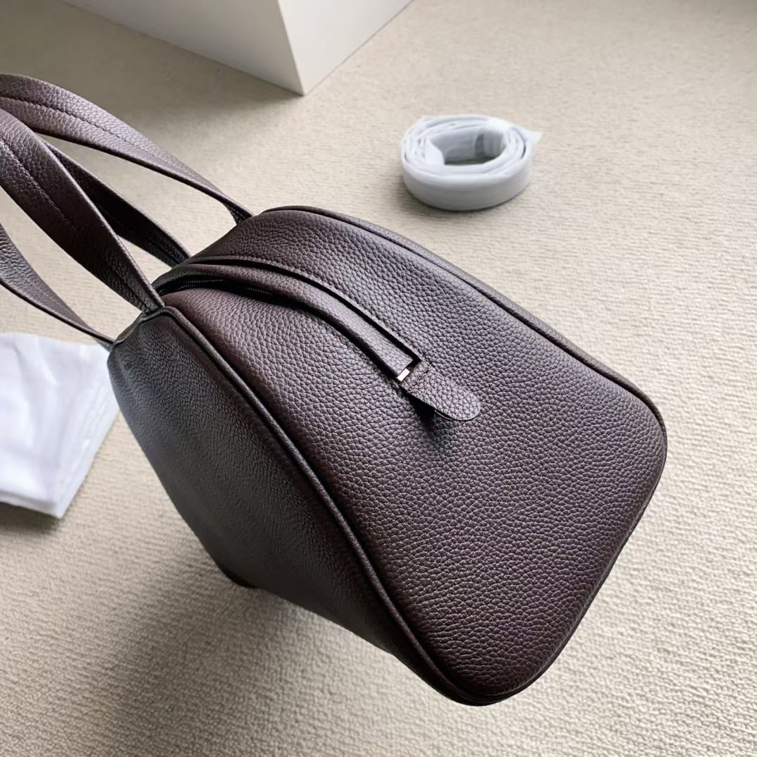 **do** กระเป๋าหนัง THE ROW TWO LOGO BOWLER BAG มี2 สี สินค้าใหม่ ของแท้