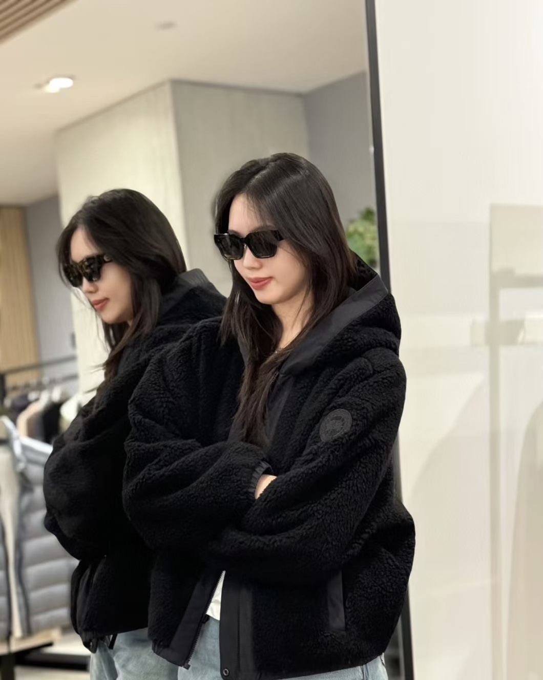 เสื้อกันหนาวมีฮู้ดใส่ได้ 2 ด้าน Canada Goose Women's Alberni Reversible Fleece Bomber Jacket มี 3 สี สินค้าใหม่ ของแท้