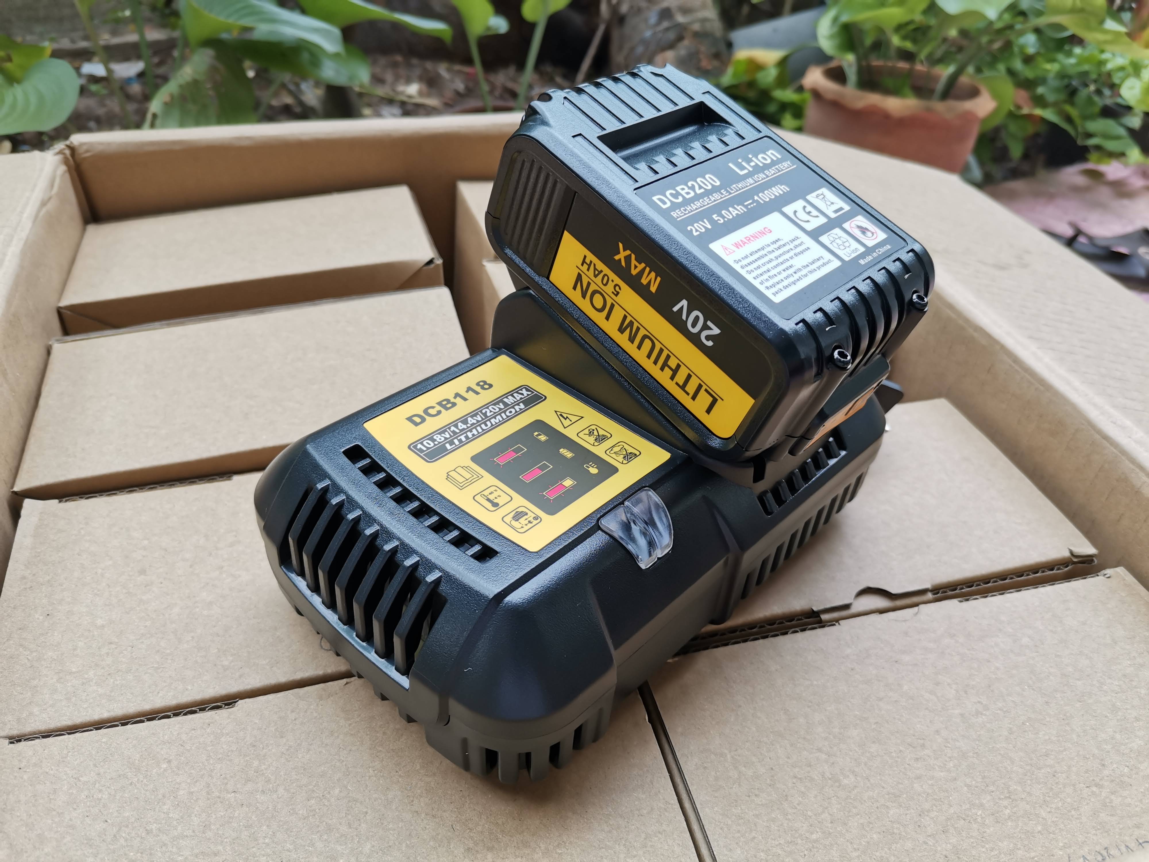 ที่ชาร์จแบต Dewalt ดีวอล 18V (20V Max) DCB118 ชาร์จเร็ว 4.5A ตัวท๊อป