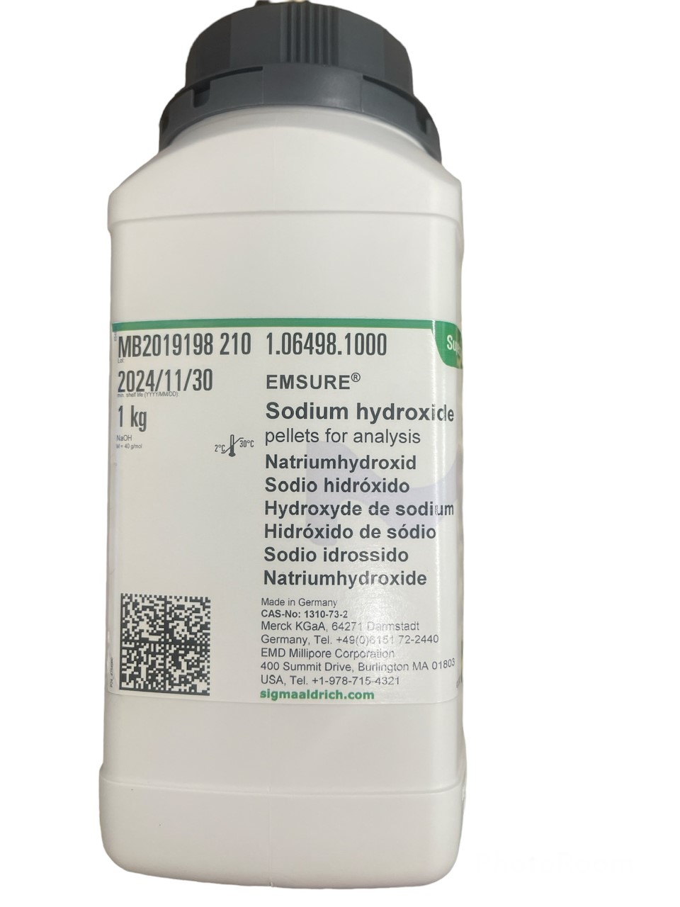 Sodium hydroxide AR grade, 1 kg (Merck)