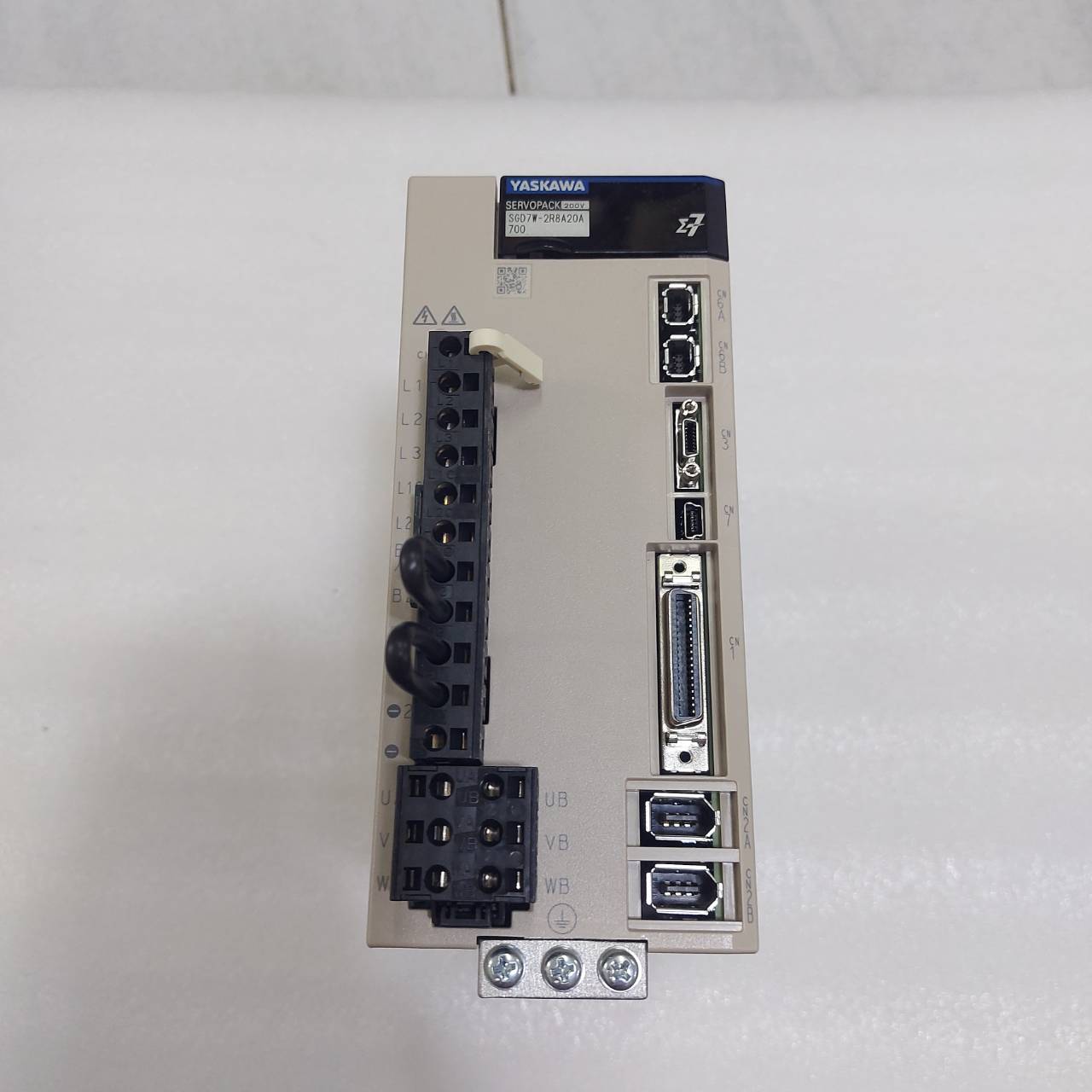 SGD7W-2R8A20A700 SERVO DRIVE "YASKAWA"