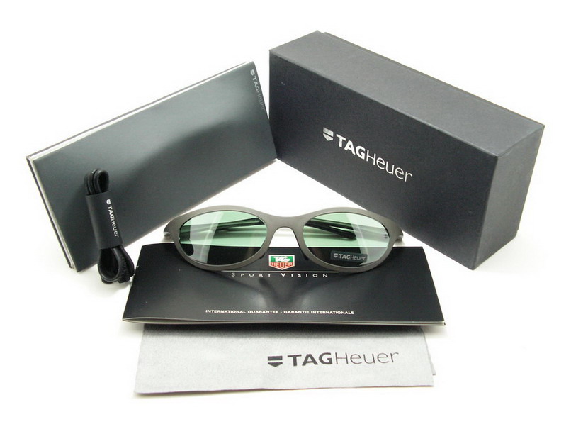 แว่นกันแดด Tag Heuer (Physics1002) ไฮโซมากมายค่ะ ของแท้100%และถูกสุดๆ ส่งตรงจากUS.ค่ะ