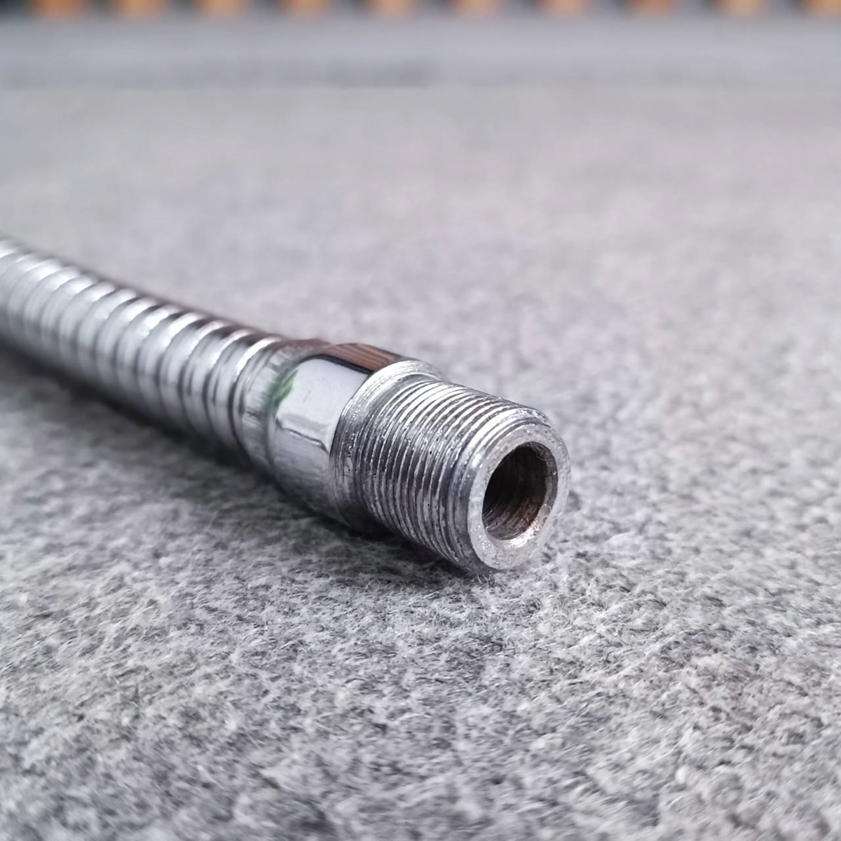 สีเงิน คออ่อนไมค์ 6 1/2นิ้ว GN-6 สีเงิน คออ่อนไมโครโฟน คออ่อนไมค์ 6 1/2นิ้ว คออ่อน ก้านไมค์ คออ่อน ไมค์ อะไหล่ ขาตั้งไมค์ เอไอ-ไพศาล