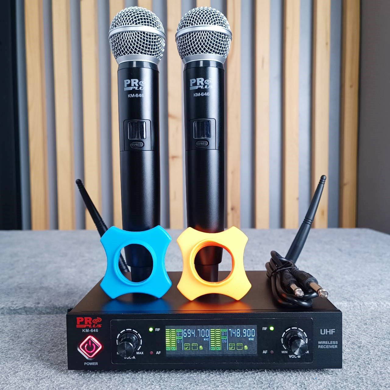 สินค้าใหม่ ลดล้างสต๊อค PROPLUS KM-646 ไมค์ลอยคู่UHF ไมโครโฟนไร้สาย Wireless Microphone KM 646 ไมค์ลอย KM646 PRO PLUS เอไอ-ไพศาล