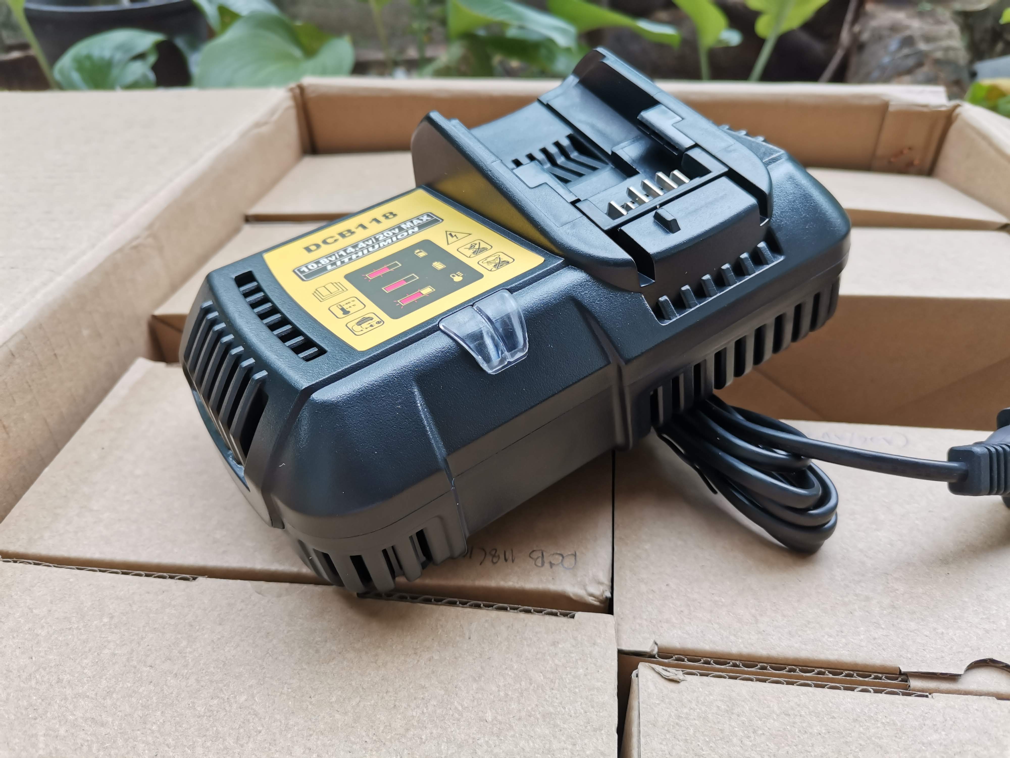 ที่ชาร์จแบต Dewalt ดีวอล 18V (20V Max) DCB118 ชาร์จเร็ว 4.5A ตัวท๊อป