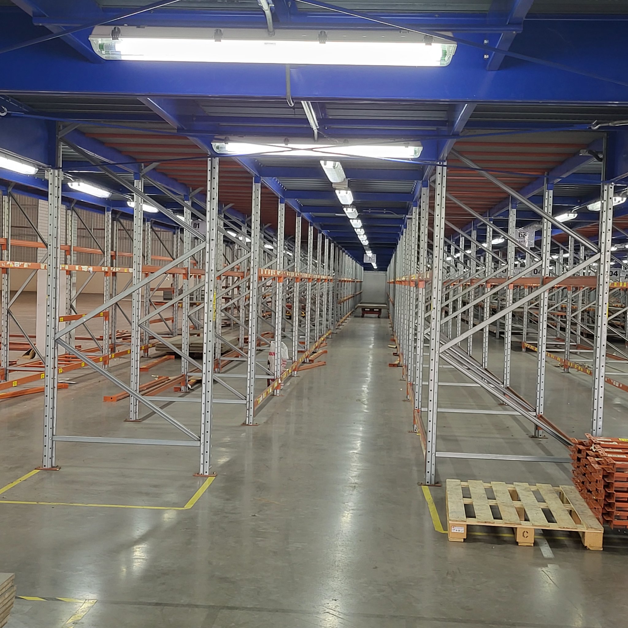 สินค้ามาใหม่ ขนาด 125x250 cm สูง 2m-10m ปูพื้นด้วยวีว่าบอร์ด 20mm รับน้ำหนักได้ชั้นละ 1000 kg