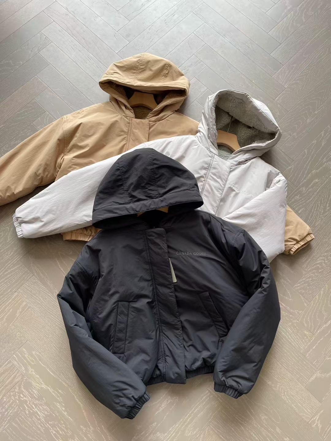 เสื้อกันหนาวมีฮู้ดใส่ได้ 2 ด้าน Canada Goose Women's Alberni Reversible Fleece Bomber Jacket มี 3 สี สินค้าใหม่ ของแท้