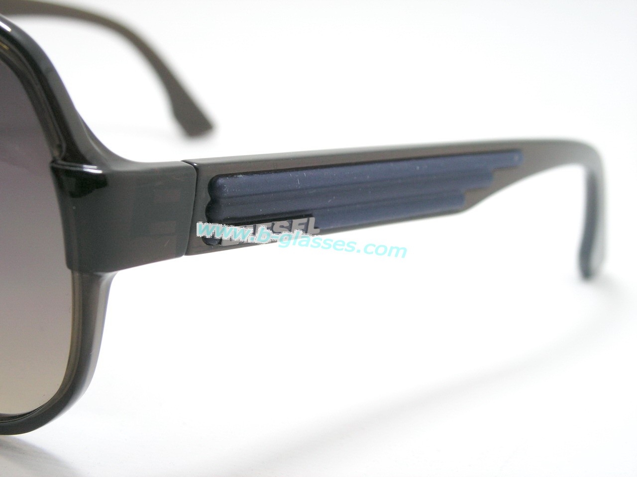 หมดแล้วค่ะ+++แว่นกันแดด Diesel ใส่เท่ห์มากมายแน่นอนค่ะ ของแท้100%และถูกสุดๆ ส่งตรงจากUS.ค่ะ