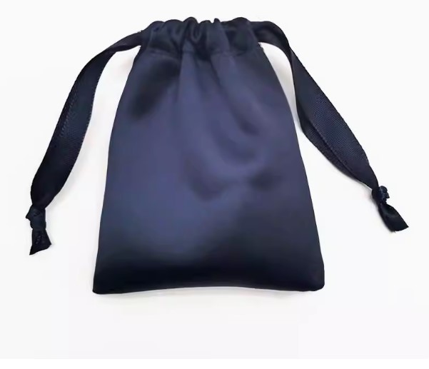 ถุงผ้าไหม ซาติน สายริบบิ้น ใส่ของขวัญ ของชำร่วย ของที่ระลึก ทำ logo ร้าน บริษัท หรือ ชื่อบ่าวสาวได้ 204917