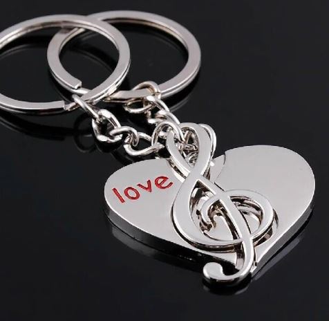 พวงกุญแจ สีเงิน พวงกุญแจ หัวใจ ดีไซน์เป็นคู่ สำหรับ เป็น ของชำร่วย ของที่ระลึกงาน แต่งงาน ของชำร่วยแบบ ประหยัด 904707