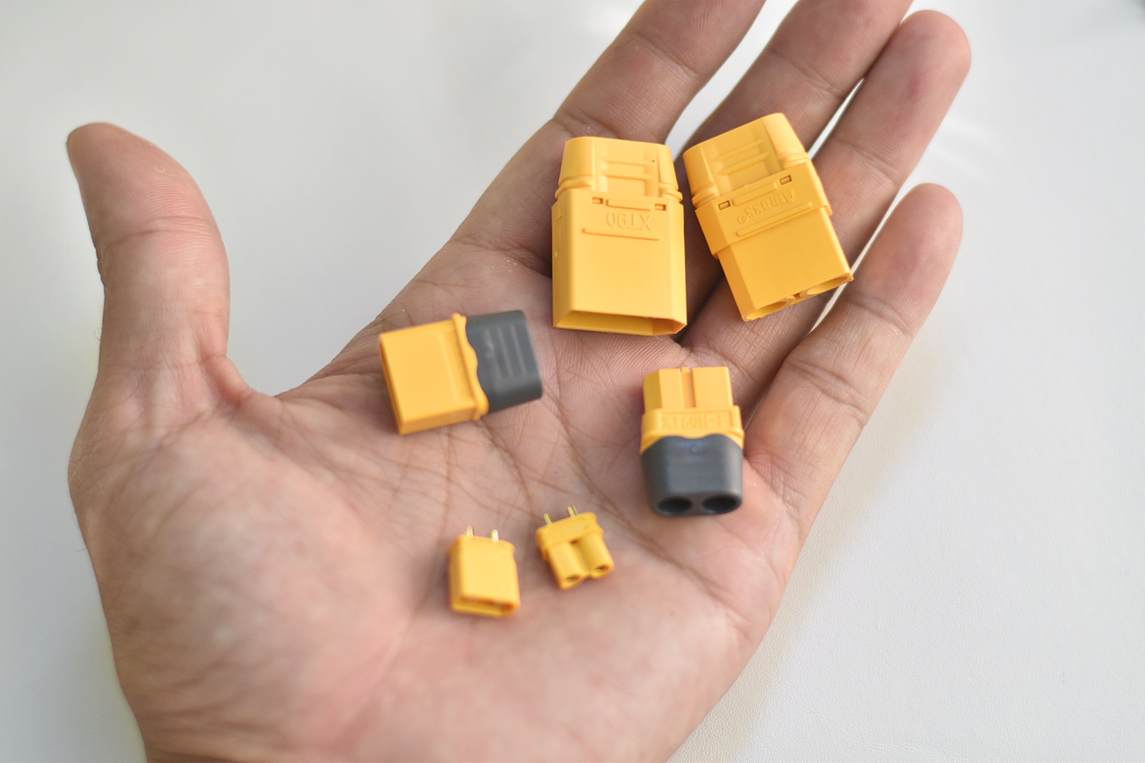 XT30 XT60 XT90 ยี่ห้อ Amass ของแท้ งานดีมาก เชื่อมแน่นรับกระแสสูง กระแสสูง งานแบตเตอรี่ Power Box อื่นๆ