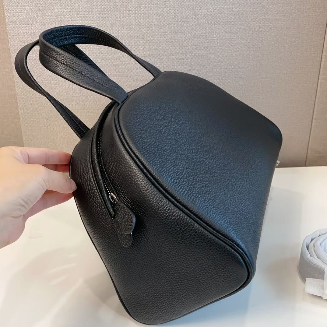 **do** กระเป๋าหนัง THE ROW TWO LOGO BOWLER BAG มี2 สี สินค้าใหม่ ของแท้