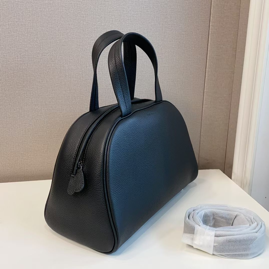 **do** กระเป๋าหนัง THE ROW TWO LOGO BOWLER BAG มี2 สี สินค้าใหม่ ของแท้