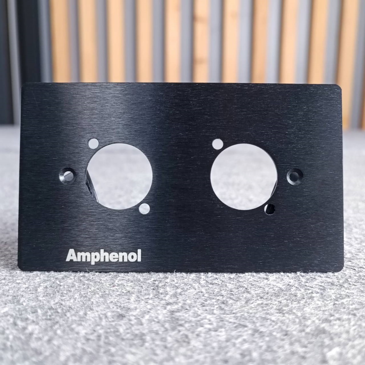 AMPHENOL XLR PANEL สีดำ1รู AMW-XLR-002PB แผ่นเพลท แผ่นสแตนเลสXLR 2รู งานติดตั้ง เครื่องเสียง ไมค์ สัญญาณ เสียง เอไอ-ไพศาล
