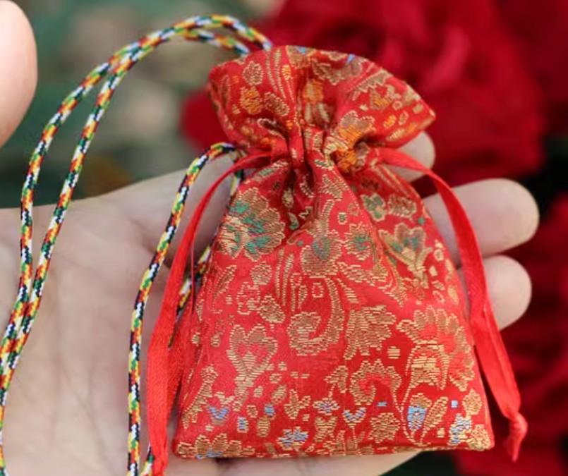 ถุงผ้าใส่ของชำร่วย ขนาดเล็ก ถุงผ้าซาติน ปักลายดอกไม้ หลากสี แบบสวย ใส่ของขวัญของชำร่วย 802253