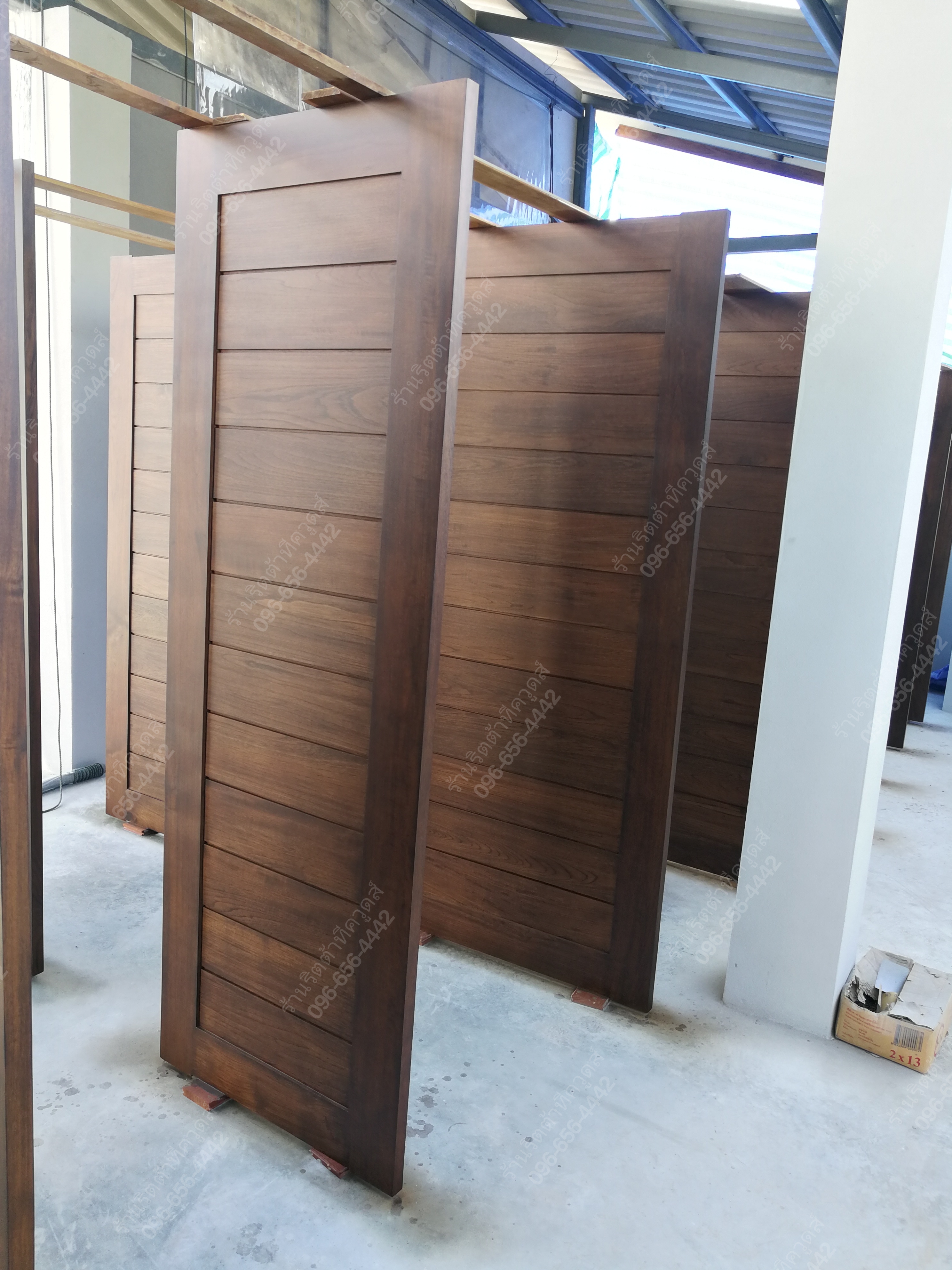 ประตูไม้สัก โมเดิร์น