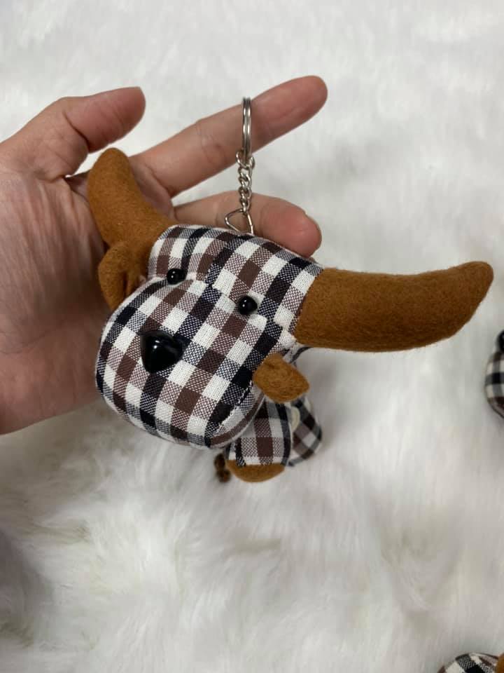 พวงกุญแจตุ๊กตาผ้าขาวม้าควายน้อย ทำจากผ้าขาวม้า งานแฮนด์เมด