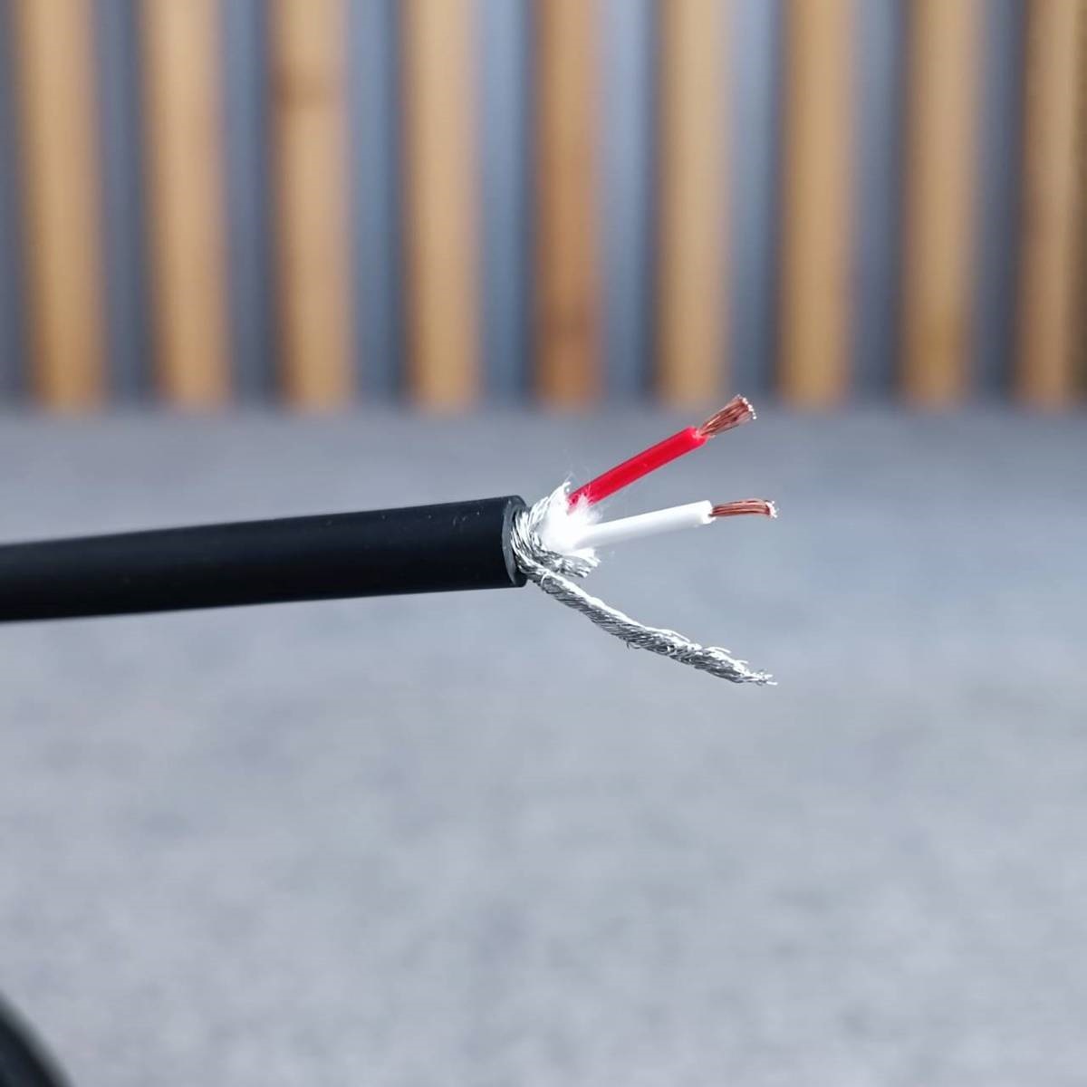 สีแดง ขด50เมตร CM สายไมค์สเตอริโอ 6mm M2-2323 สายไมค์ST 23AWG M2 2323 สายสัญญาณ ST สายไมค์CM สายไมค์ 6mm เอไอ-ไพศาล