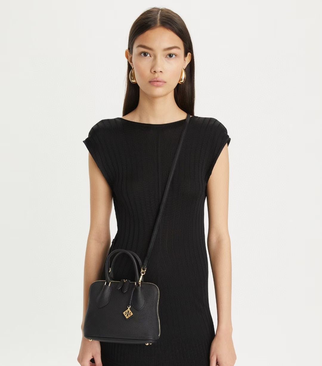 **do** กระเป๋า TORY BURCH Mini Swing Leather Tote Bag Black สินค้าใหม่ ของแท้