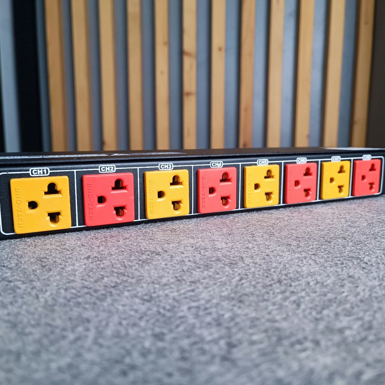 COMSON AEC-99 ปลั๊กRACK โชว์V และ A มีเบรคเกอร์ ปลั๊กไฟติดแร็ค 9 ช่อง USB 2 ช่อง AEC 99 AEC99 AC99 AC 99 **จอแสดงโวลท์ และปลั๊กอาจมีการเปลี่ยนสีตามล็อตการผลิต**