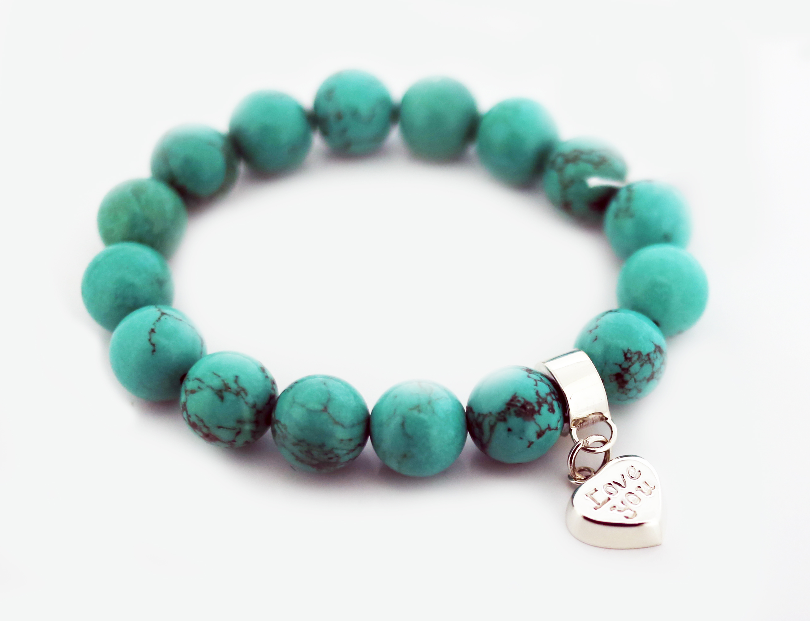 สร้อยข้อมือลูกปัดเทอร์ค้อยธรรมชาติพร้อมจี้เงิน (Natural turquoise braclet with silver charm)