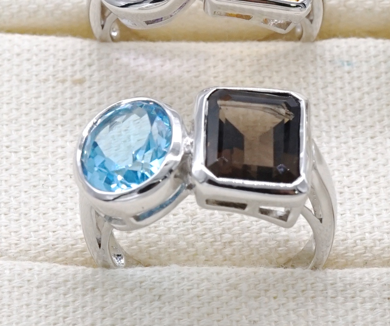 แหวนเงินแท้ ฝังพลอย บลูโทพาส (Blue Topaz) และ สโมกกี้ควอตซ์ (Smoky quartz )