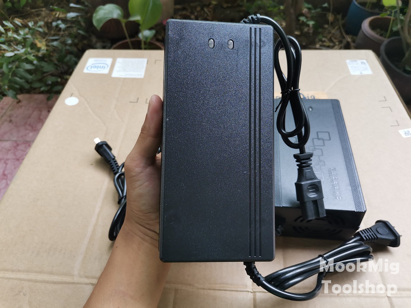 Adaptor Charger ยี่ห้อ Fast Suer 36V - 72V สำหรับชาร์จแบตเตอรี๋ Li-Ion , Lifepo4 หัวปลั๊ก IEC รถไฟฟ้า แบตเตอรี่