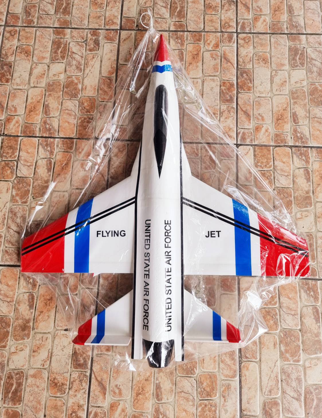 เครื่องบิน : F-16 เล็กราชบุรี