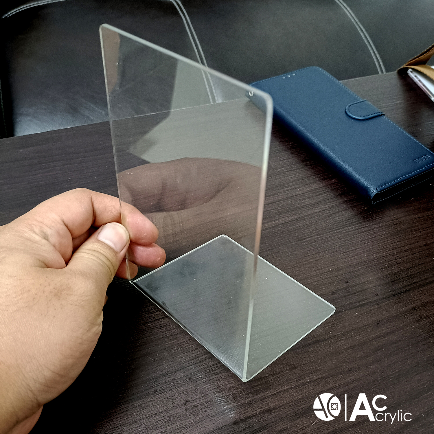 ฉากกั้นหนังสือ ที่กั้นหนังสือ ชั้นวางหนังสือ อะคริลิคใส หนา 2 มิล 8x10x15.5cm. (L0.5)