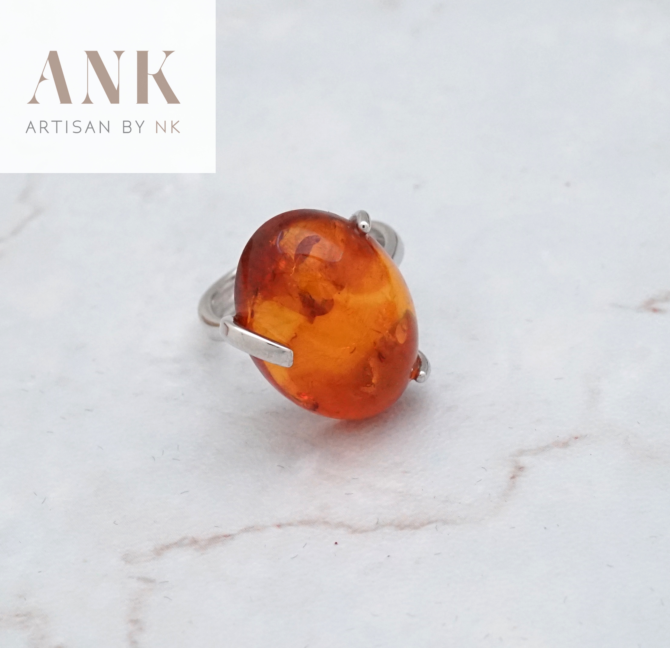 แหวนเงินแท้ ฝัง อำพันแท้ จาก โปแลนด์ (Silver Ring with Natural Amber)