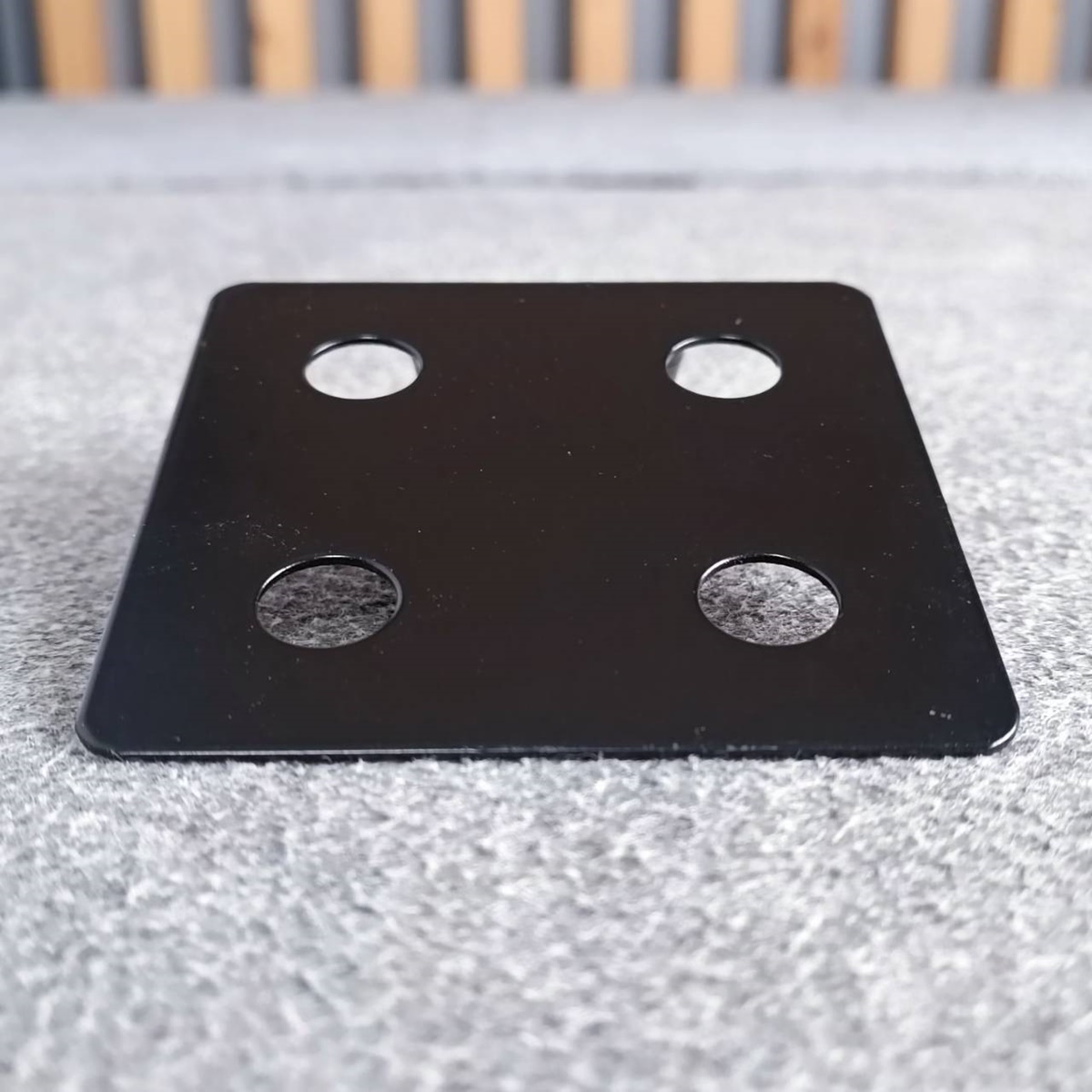 แผ่นเหล็ก4ช่อง ยึดโต๊ะ แผ่นเหล็ก แผ่นเพลท ยึดโต๊ะวางมิกซ์ 4รู เอไอ-ไพศาล