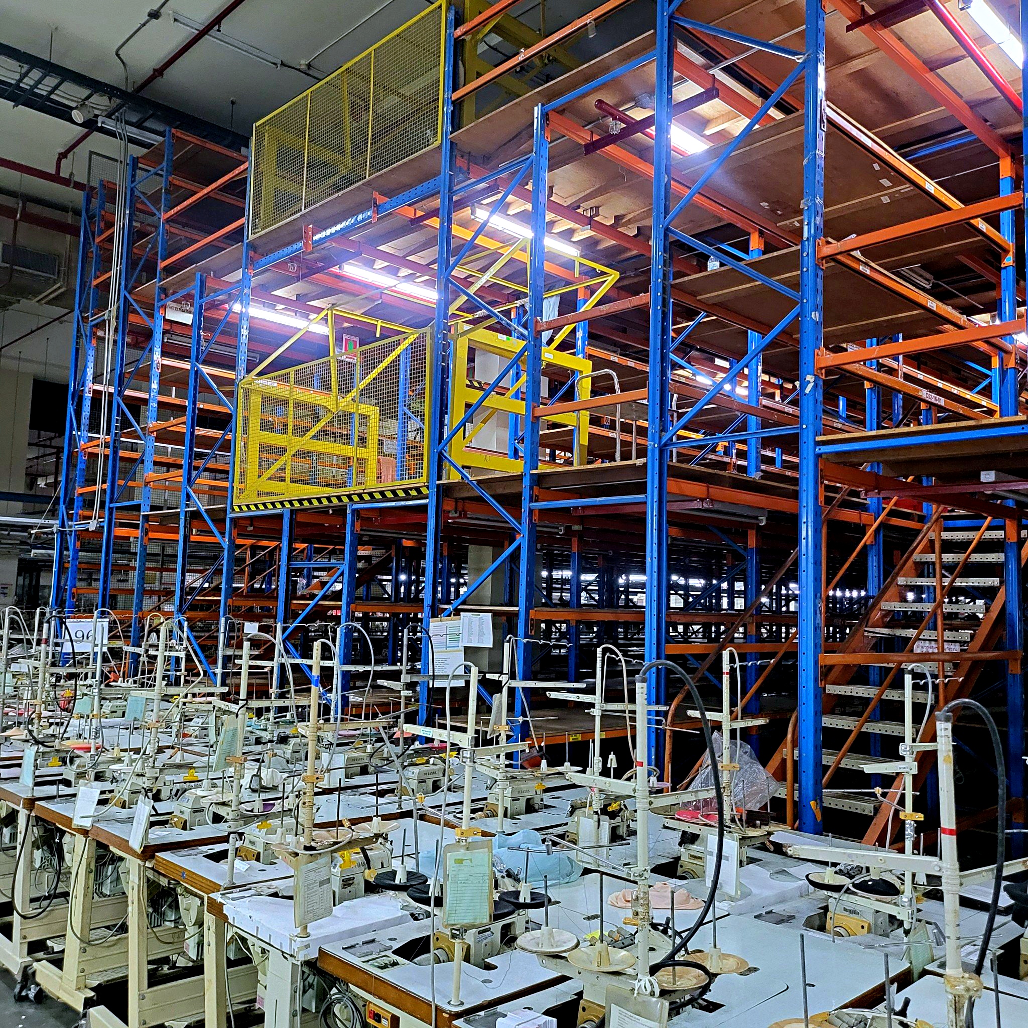 ชั้นลอย+ชั้นวางสินค้า มือสอง กว้าง 12m ยาว53m 3 ชั้น รับน้ำหนักได้ชั้นละ 300kg