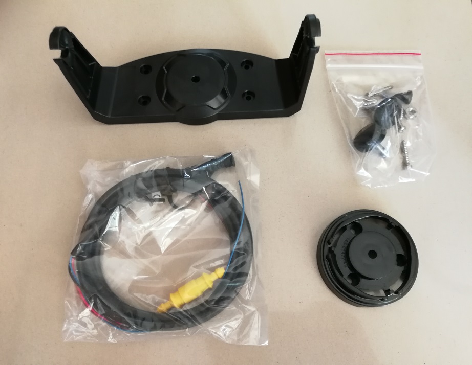 เครื่องหาปลา+GPS ยี่ห้อ Garmin Striker Vivid 7cv with Transducer แถมฟรี หมวก