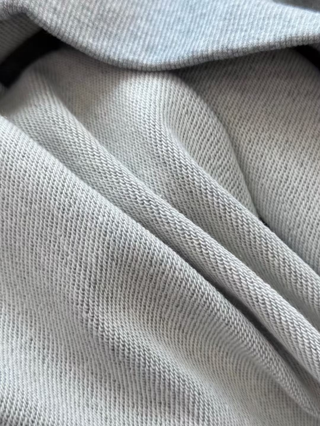 **do** เสื้อกันหนาว Loewe Relaxed fit hoodie in cotton มีเชือกหนังปรับหมวก ใส่ได้ ชาย หญิง สินค้าใหม่ ของแท้