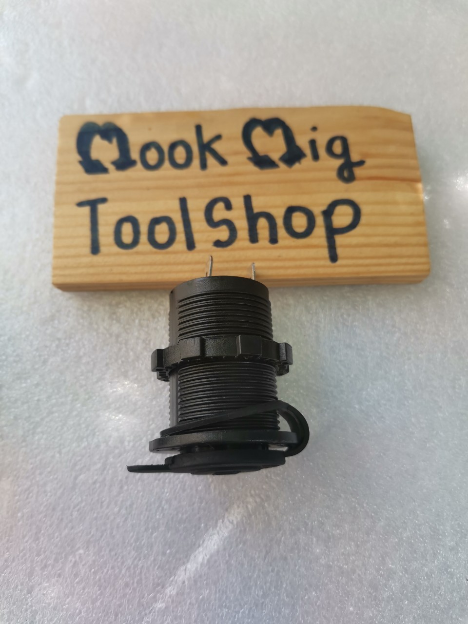 ช่่องเสียบจุดบุหรี่ ปลั๊กบุหรี่ 12V พร้อมจุกยางกันน้ำ รองรับกระแส 15A งาน Power Box