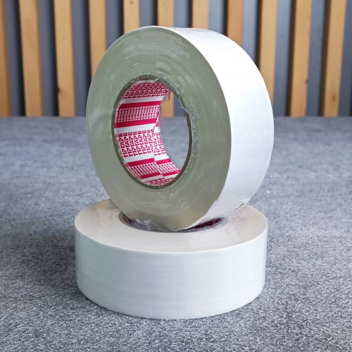 1ม้วน สีขาว แร็คซีน2นิ้ว 50หลา เทปกาว2" เทปกาว2นิ้ว เทป อุปกรณ์สำหรับงานเวที แร็คซีนสีขาว แร็คซีนยาว50หลา แร็คซีน50หลา เอไอ-ไพศาล