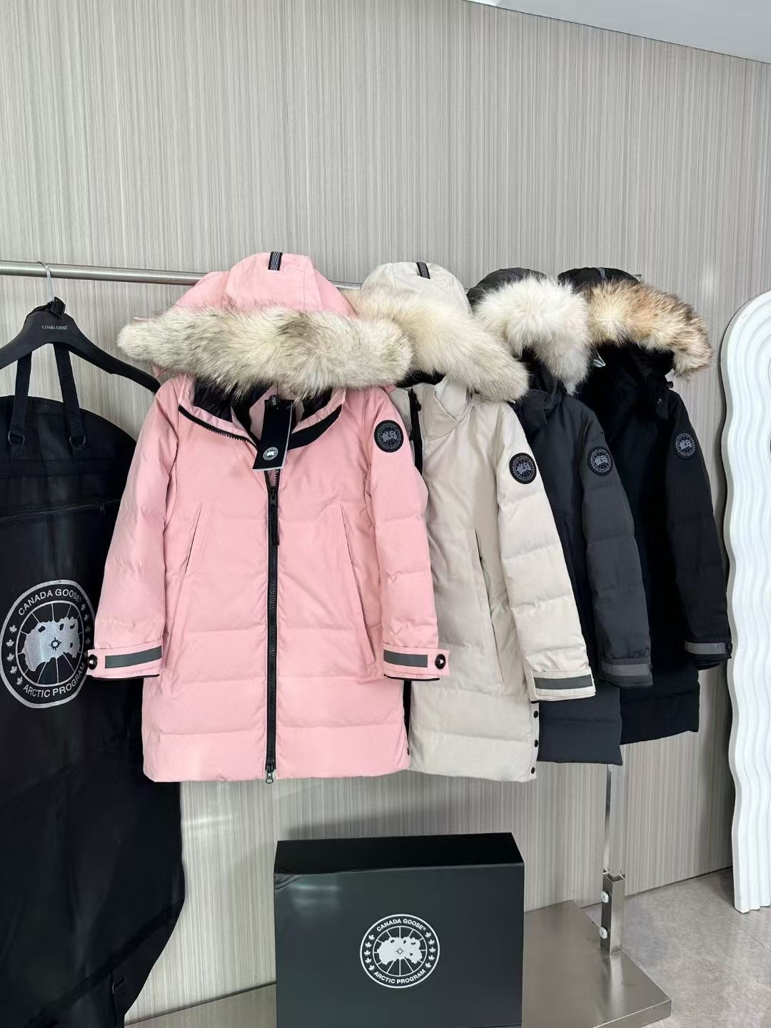 **do** เสื้อกันหนาว Canada Goose Kenton Parka Heritage แยกฮู้ดได้ มี 4 สีให้เลือก สำหรับผู้หญิง สินค้าใหม่ ของแท้