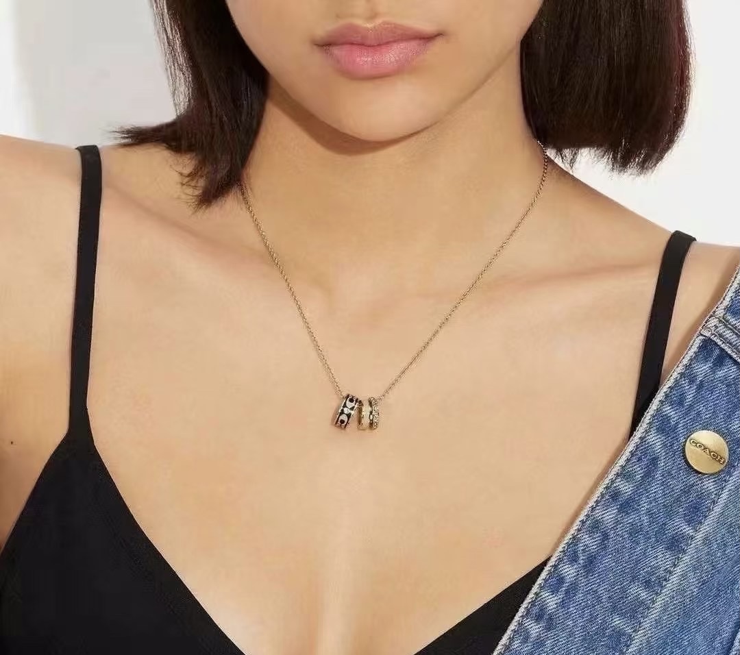 **any** สร้อยคอ Coach Brass Necklace มี 2 สีให้เลือก สินค้าใหม่ ของแท้