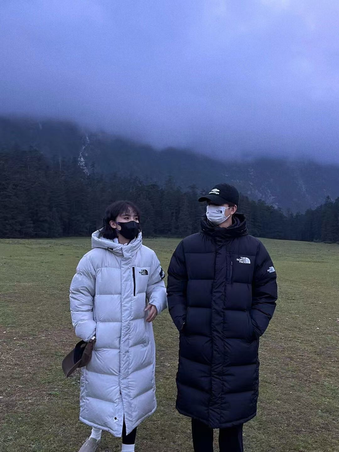 **do** เสื้อกันหนาวตัวยาว The North Face Sport Down Jacket Unisex มีฮู้ด บุด้วยขนเป็ด มี 2 สี สินค้าใหม่ ของแท้