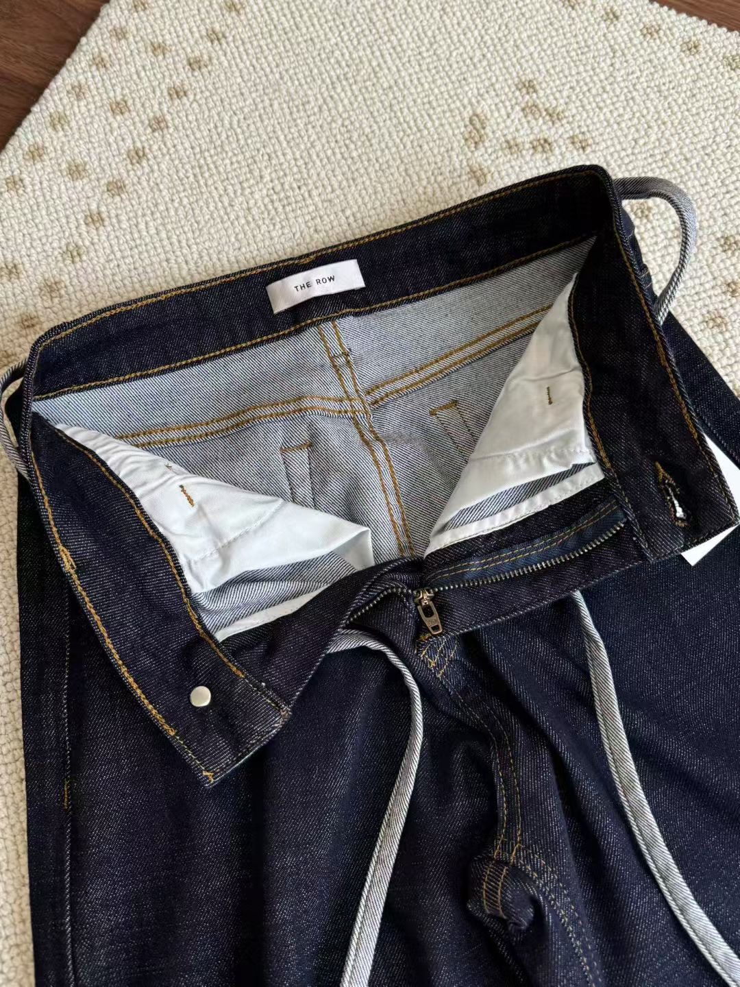 กางเกงยีนส์ขาตรง The Row มีผ้าคล้องเอว ของผู้หญิง สินค้าใหม่ ของแท้