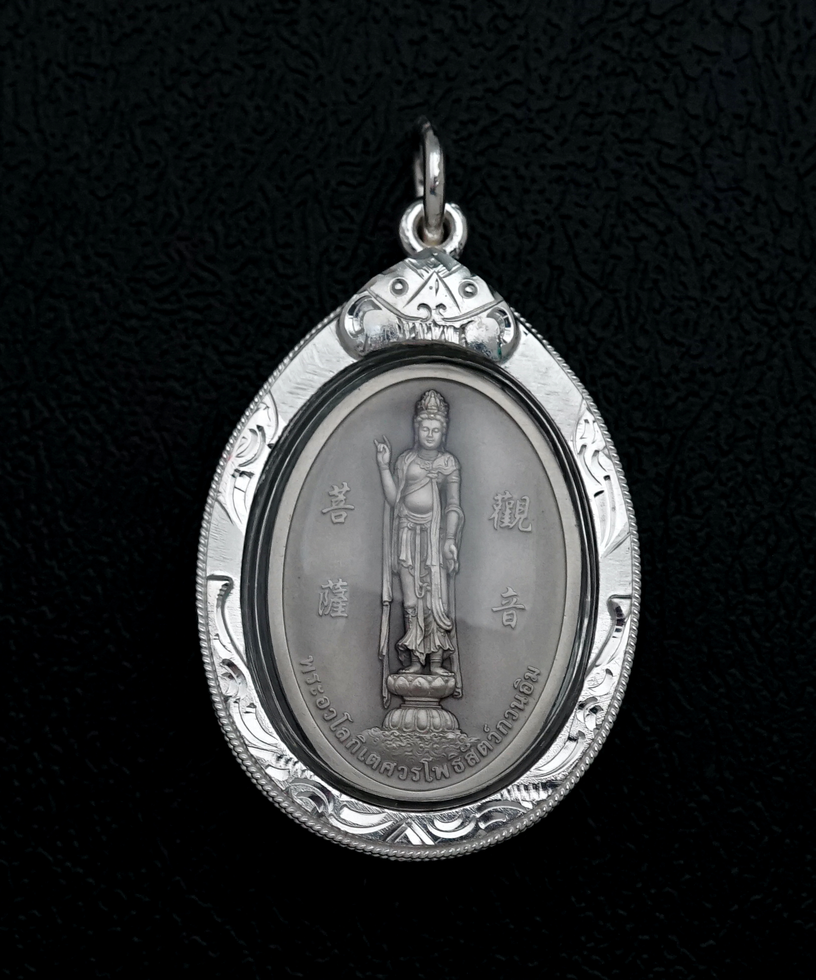 กรอบพระทำจากเงินแท้