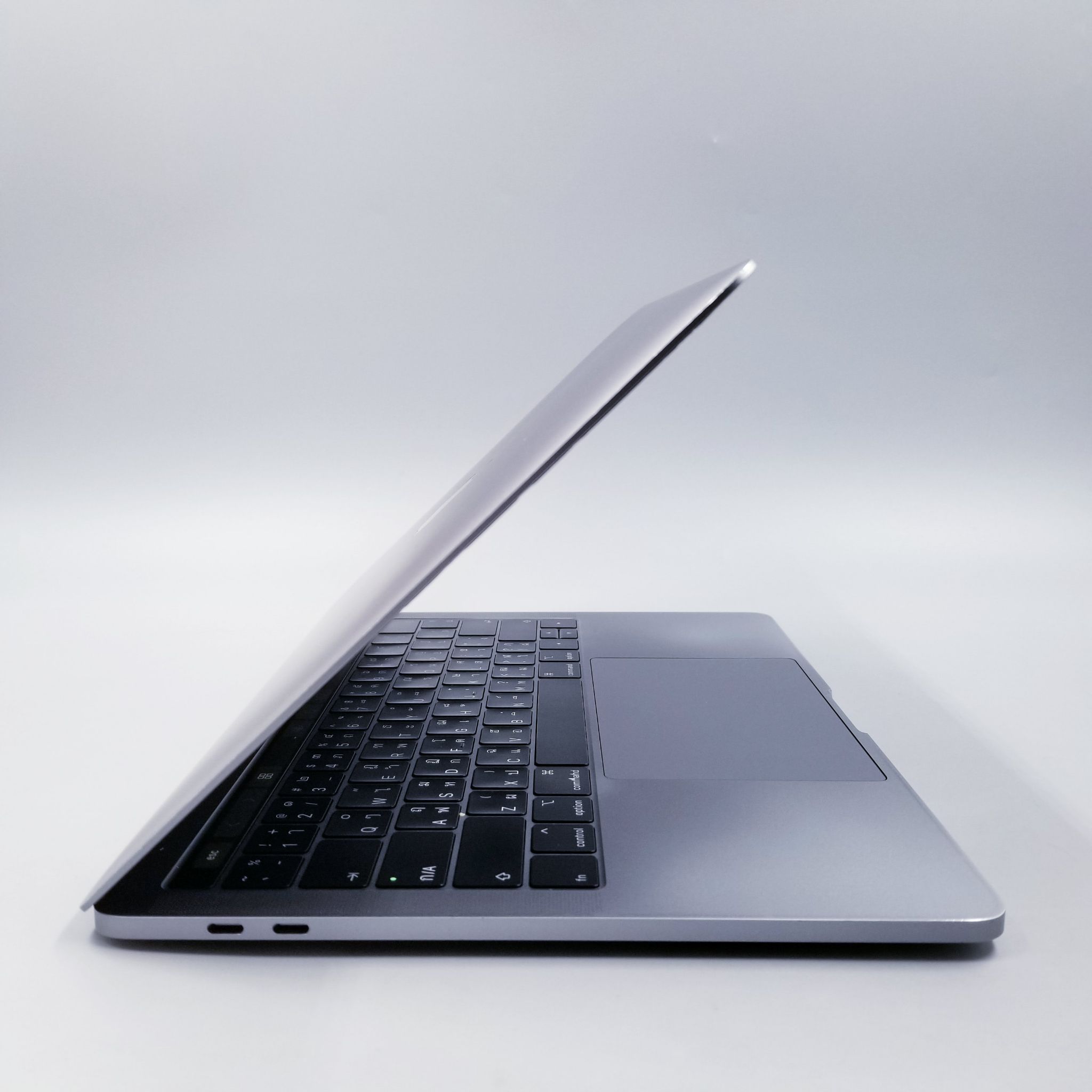 💎 MacBook Pro 13" 2018 Four Thunderbolt 3 ports SpaceGray 💎 💖 #มาแล้ว #MBP 2018 Touch Bar พร้อมเซ็นเซอร์ Touch ID ในตัว ราคาสุดคุ้ม 💖
