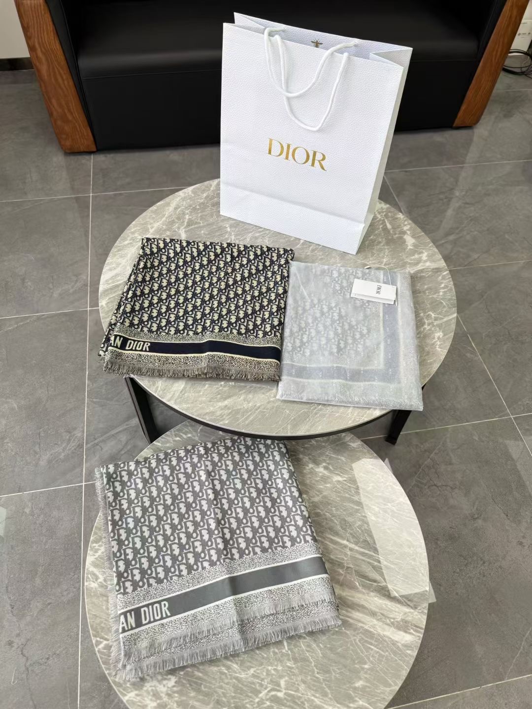 **do** ผ้าพันคอ Dior Oblique Shawl ขนาด 143x143 มี 2 สี สินค้าใหม่ ของแท้